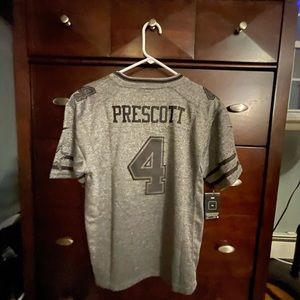 Woman’s XXL Dak Prescott jersey